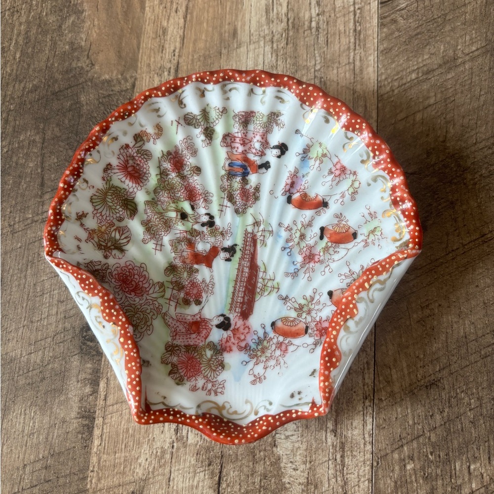 Vintage Japanese scalloped shell porcelain dish
